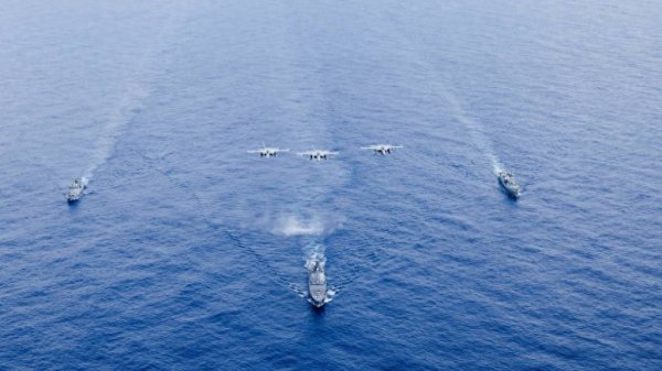 黑牛策略 菲律宾在巴坦岛启用新基地, 阅兵当天联合巡航南海, 中方严厉发声
